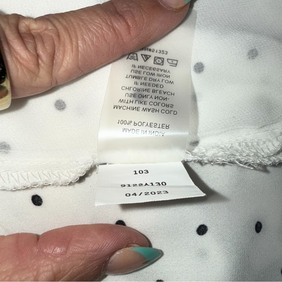 VINCE CAMUTO V-Neck Ruffled Collar Georgette Blouse - XXL White - Picture 7 of 14